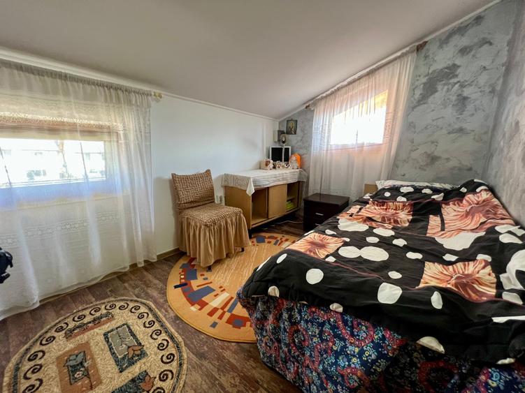 Casă cu 5 camere cu Teren 450 Mp în Valea Adâncă