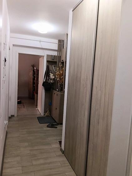 Apartament cu 2 camere decomandat în Titan