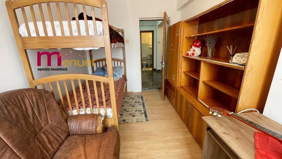 Apartament cu 3 camere decomandat în Spitalului