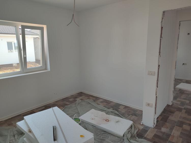 Casă individuală cu 3 camere cu Canalizare în Exterior Vest