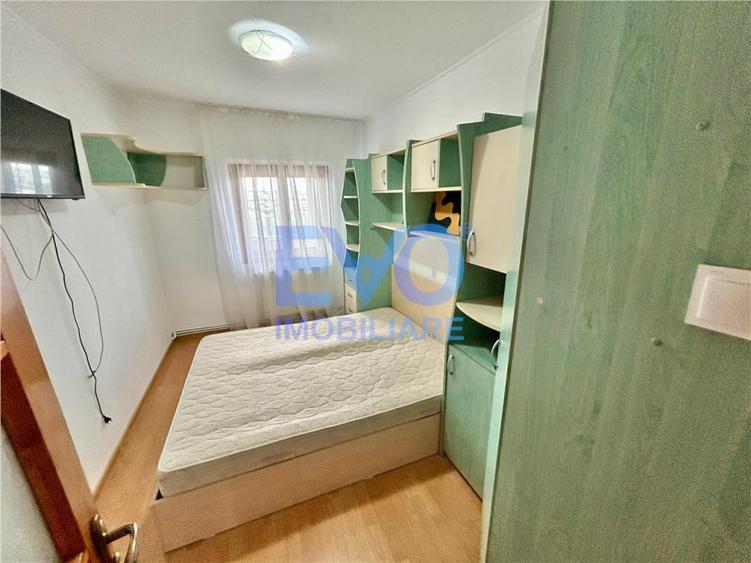 Apartament cu 3 camere decomandat în Nicolina