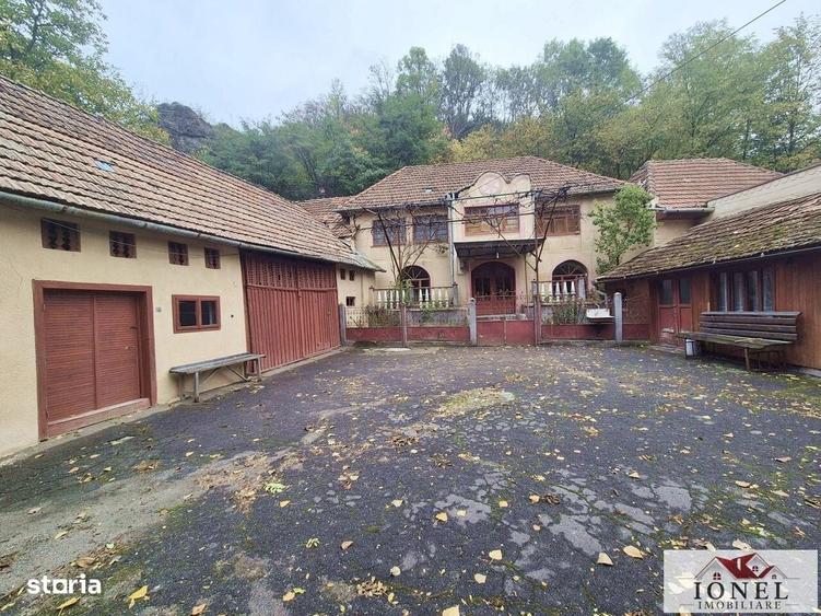 Casă cu 4 camere decomandat în Stremț