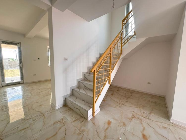 Duplex cu 4 camere cu Canalizare în Moșnița Nouă