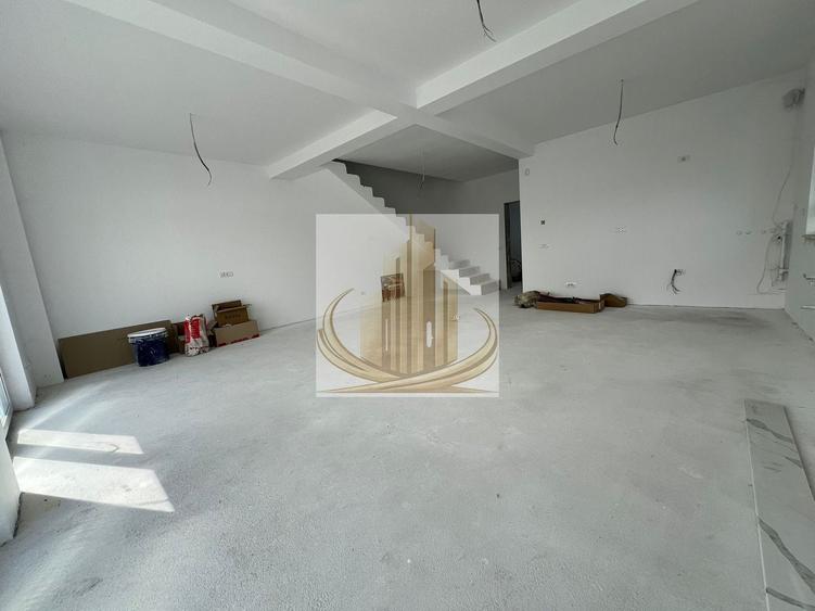 Duplex cu 5 camere cu Canalizare în Dumbrăvița