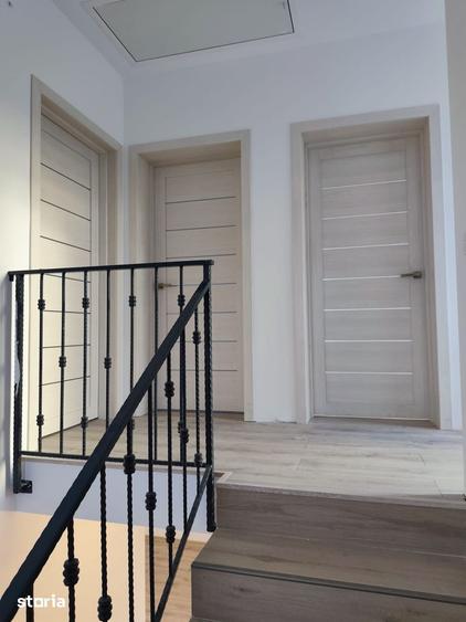 Casă cu 4 camere cu Teren 370 Mp în Joița