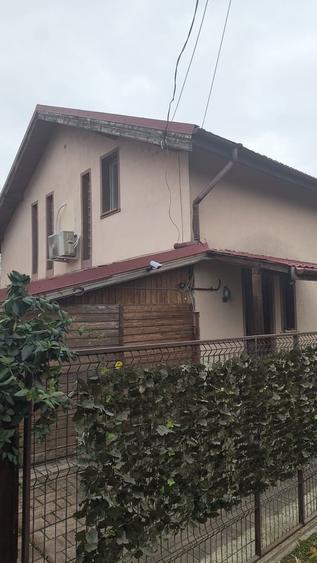 Casă cu 3 camere cu Teren 500 Mp în Central