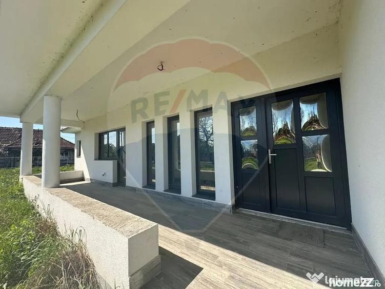 Casă cu 4 camere cu Teren 718 Mp în Lăpuș