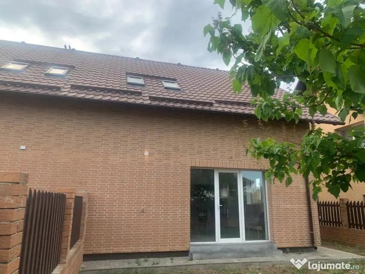 Casă cu 5 camere cu Teren 277 Mp în Malu Mare