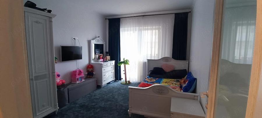 Apartament cu 3 camere decomandat în Berceni