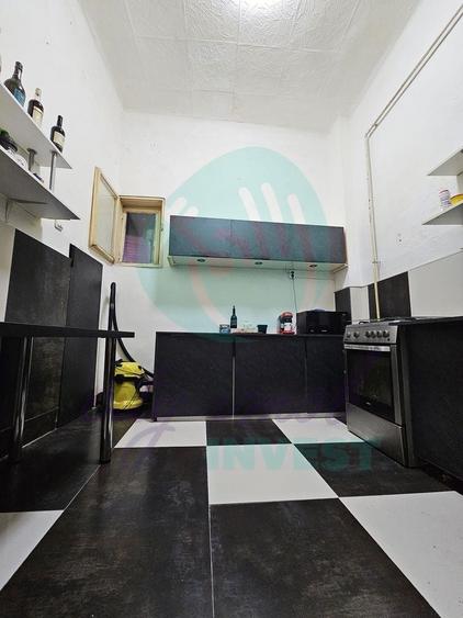 Apartament cu 4 camere semidecomandat în Unirii