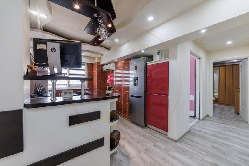 Apartament cu 3 camere decomandat, mobilat în Prundu
