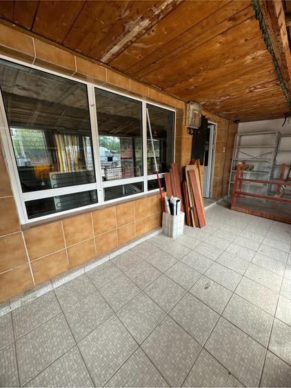 Spațiu comercial, de 100 mp, în Ceacu