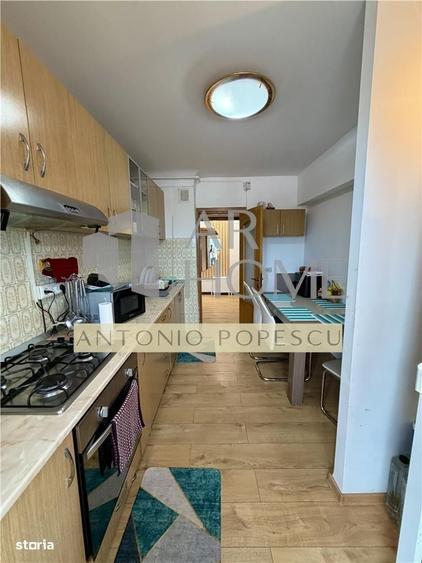 Apartament cu 4 camere decomandat în Republicii