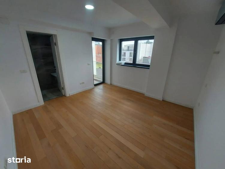 Apartament cu 3 camere decomandat în Polonă
