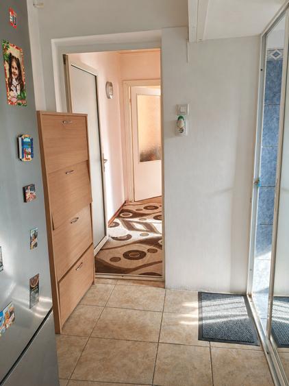 Apartament cu 3 camere semidecomandat în Casa de Cultură