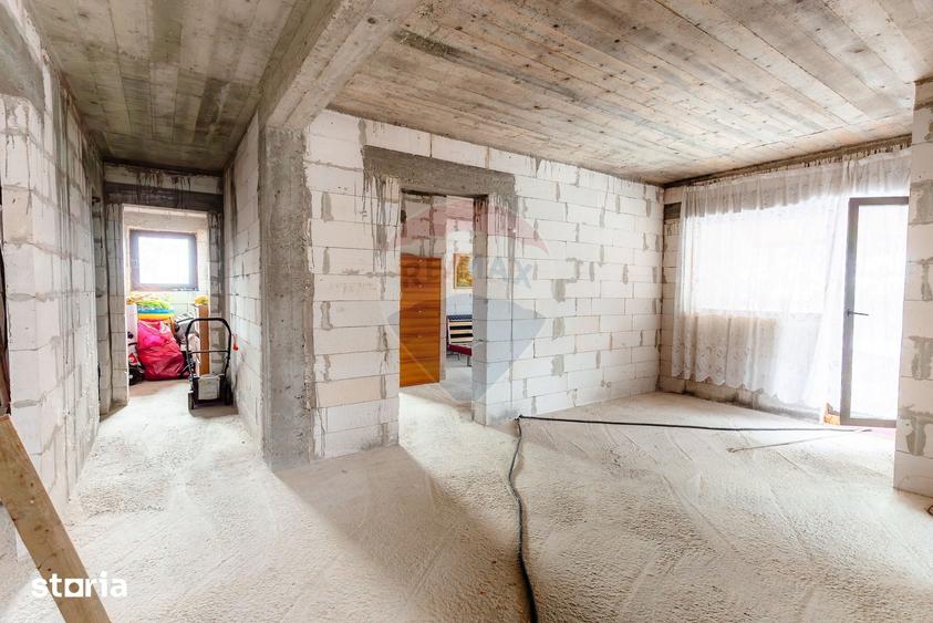 Casă cu 5 camere cu Teren 1240 Mp în Cotmenița