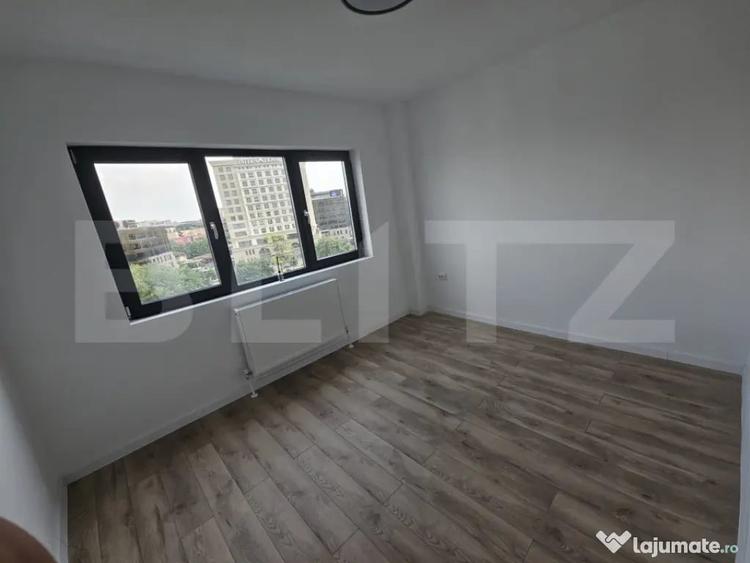 Apartament cu 3 camere semidecomandat în Podu Roș