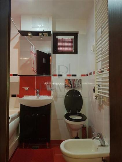Apartament cu 3 camere decomandat, mobilat în Dacia