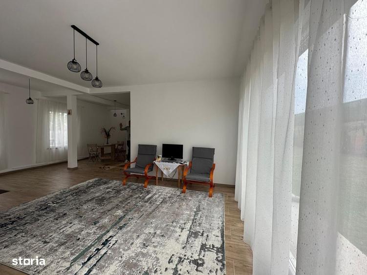 Casă cu 4 camere în Valea Lungă