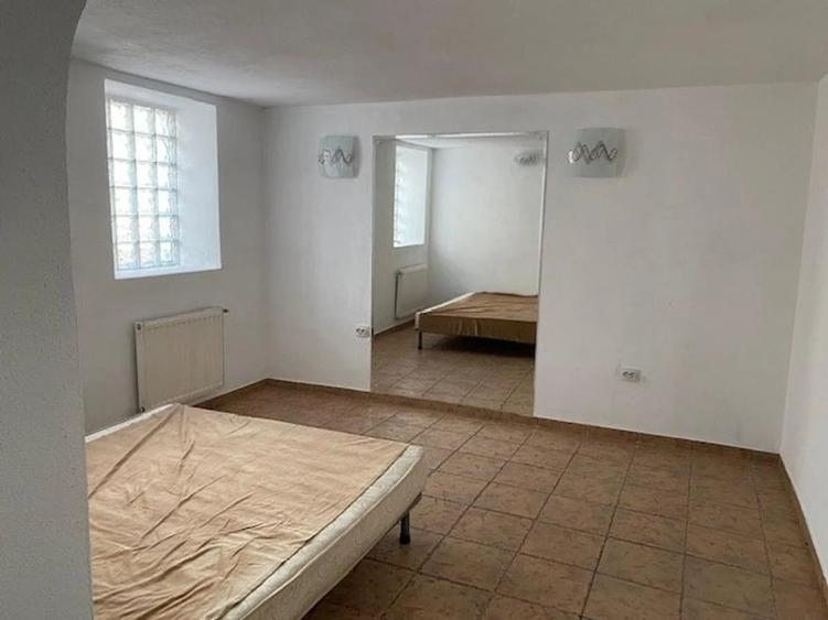 Casă cu 4 camere cu Teren 147 Mp în Cotroceni