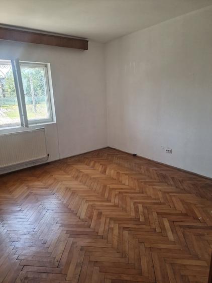 Casă individuală cu 9 camere cu Garaj în Otopeni