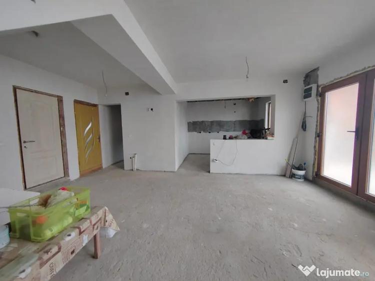 Imobil cu 2 constructii, anexe ?i 670 mp teren, utilita?i - 16