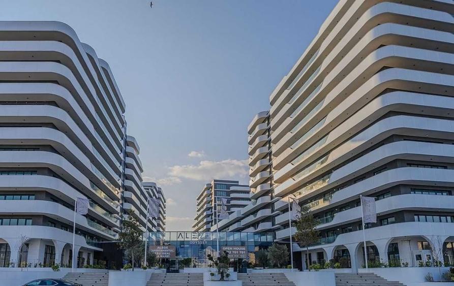 Apartament cu 2 camere semidecomandat, mobilat în Central
