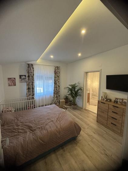 Casă cu 4 camere decomandat în Central