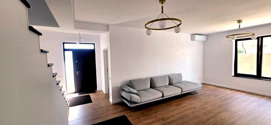 Casă cu 4 camere cu Teren 240 Mp în Exterior Vest