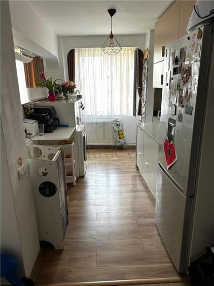 Apartament cu 4 camere decomandat, mobilat în Gheorghe Lazăr