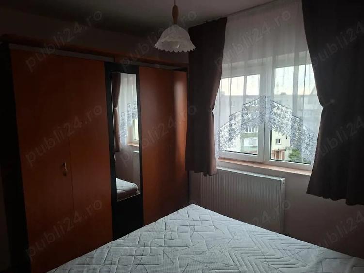 Apartament cu 3 camere decomandat în Girocului