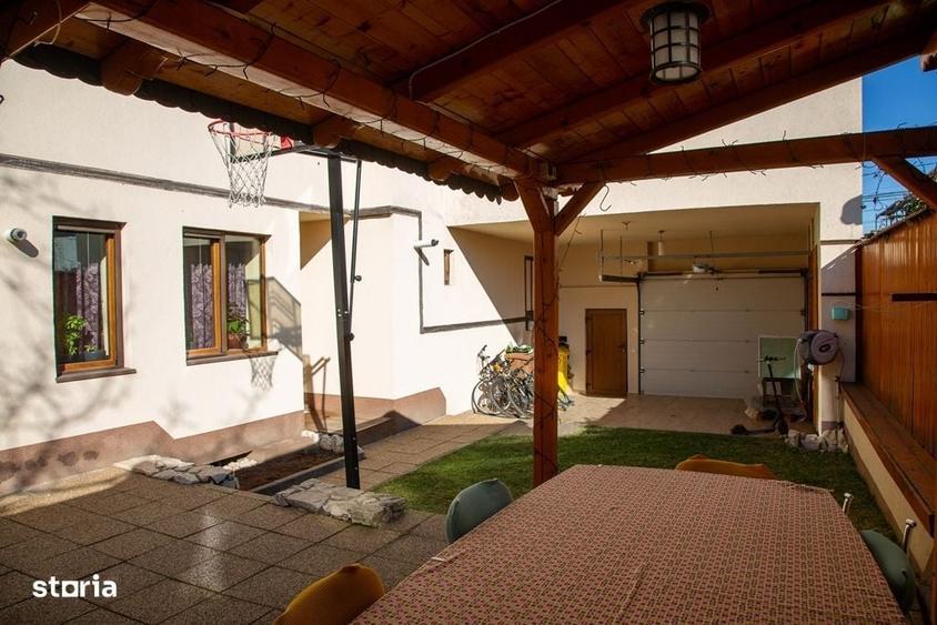 Casă cu 4 camere în Cristian