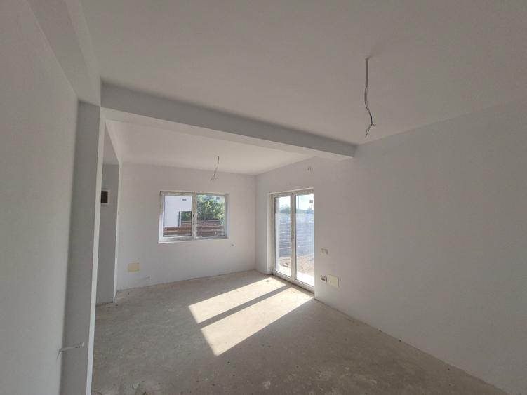 Duplex cu 4 camere cu Canalizare în Chiajna