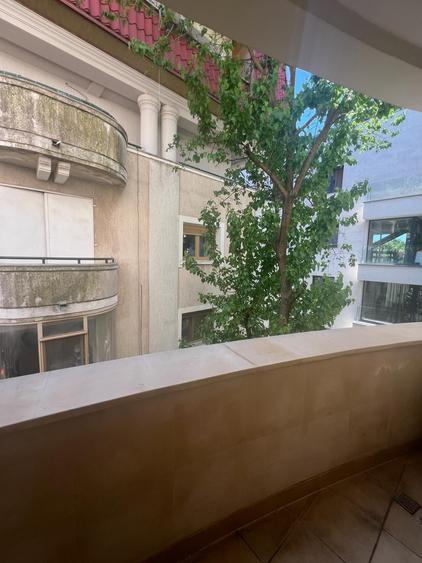 Apartament cu 4 camere decomandat în Primăverii