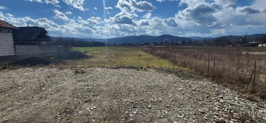 Teren de 1200 mp, în Ilia