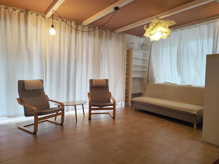 Apartament cu 2 camere semidecomandat, mobilat în Bună Ziua
