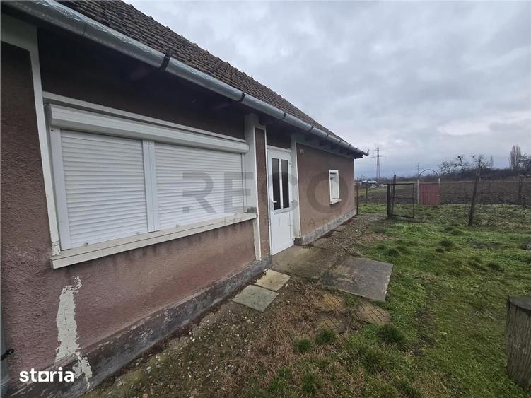 Casă cu 2 camere cu Teren 2685 Mp în Curtuișeni