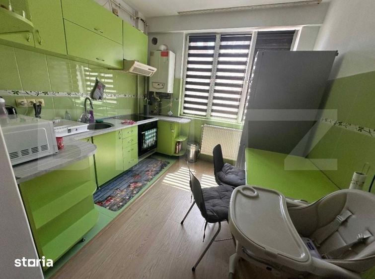 Apartament cu 3 camere decomandat în Criș