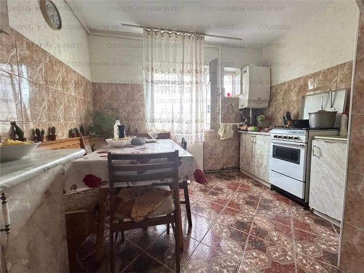 Apartament decomandat, 3 camere, 2 bai, 2 balcoane, spatios, zona Noua - 9