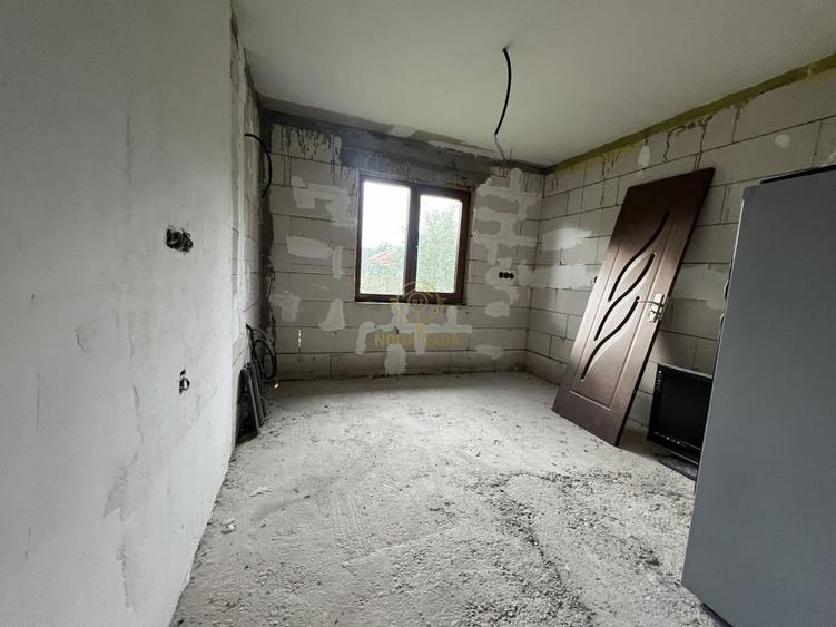 Casă cu 3 camere cu Teren 3800 Mp în Peleș