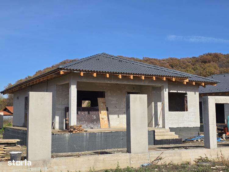 Casă cu 4 camere cu Teren 500 Mp în Primăverii