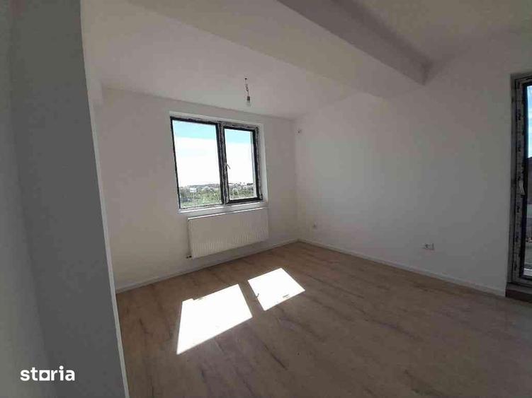 Casă cu 6 camere cu Teren 200 Mp în Balotești