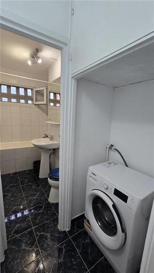 Apartament cu 3 camere semidecomandat, mobilat în Alexandru Obregia
