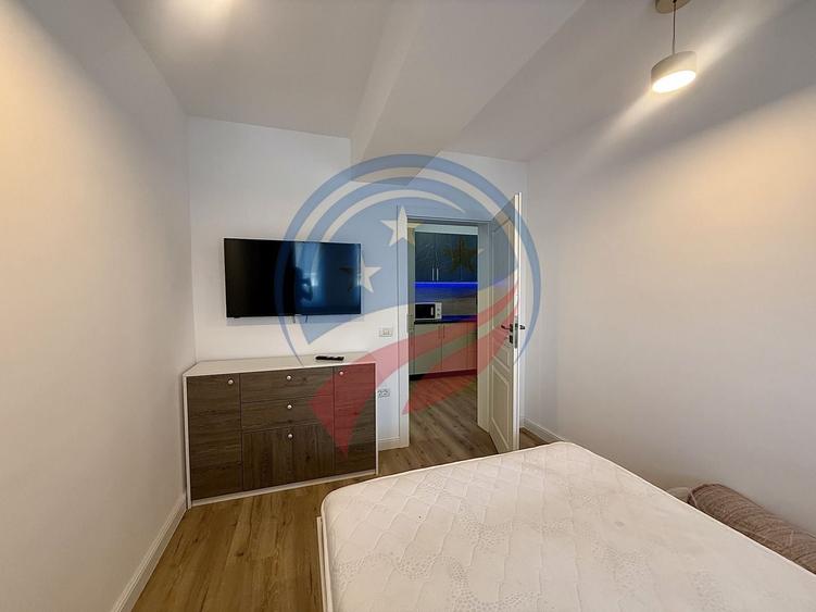 Apartament cu 3 camere semidecomandat, mobilat în 1 Mai