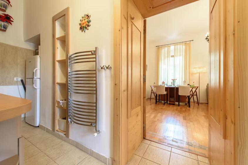 Apartament cu 2 camere nedecomandat în Centrul Istoric