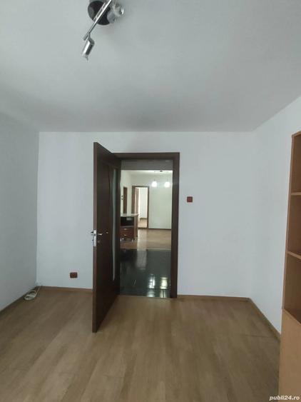 Casă cu 5 camere cu Teren 505 Mp în Central