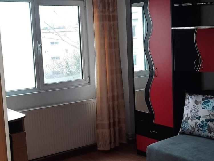 Garsonieră decomandată în Gorjului