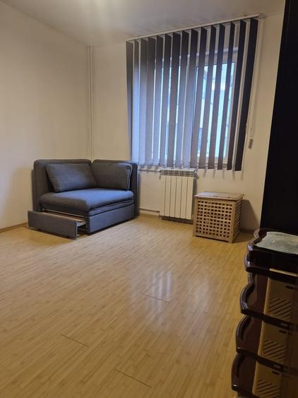 Apartament cu 3 camere decomandat în Ștefan cel Mare