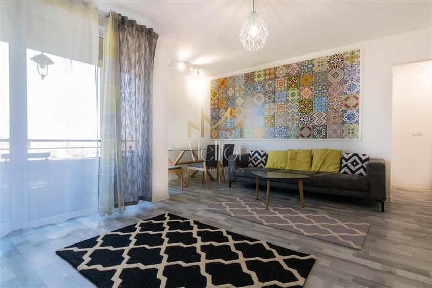 Apartament cu 3 camere semidecomandat în Andrei Mureșanu