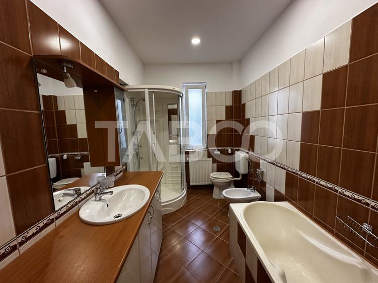 Apartament cu 3 camere decomandat, mobilat în Sub Arini
